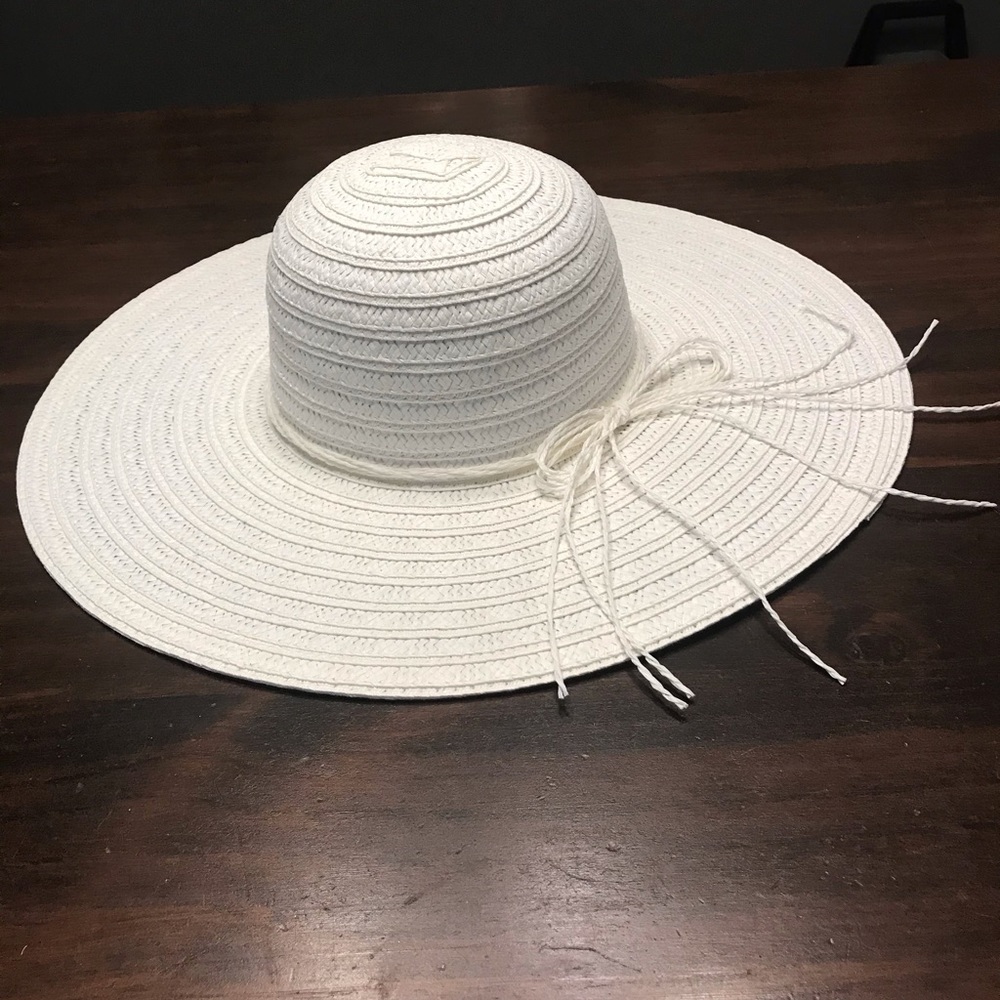 NWT White wide brim floppy hat